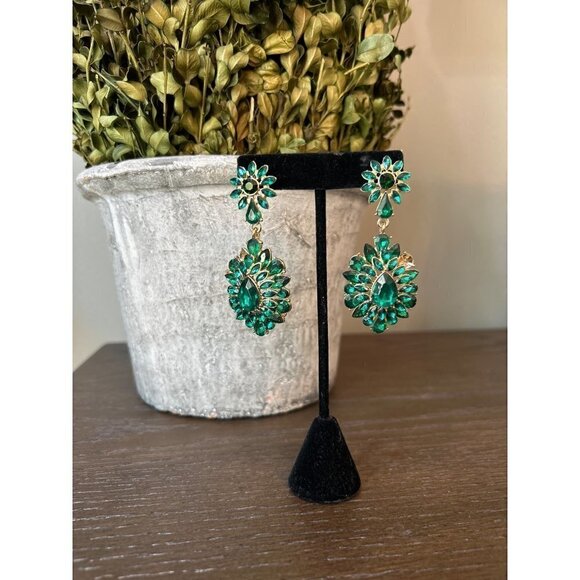 8 Other Reasons Her Majesty Earrings Emerald Womens Size OS - Picture 2 of 6